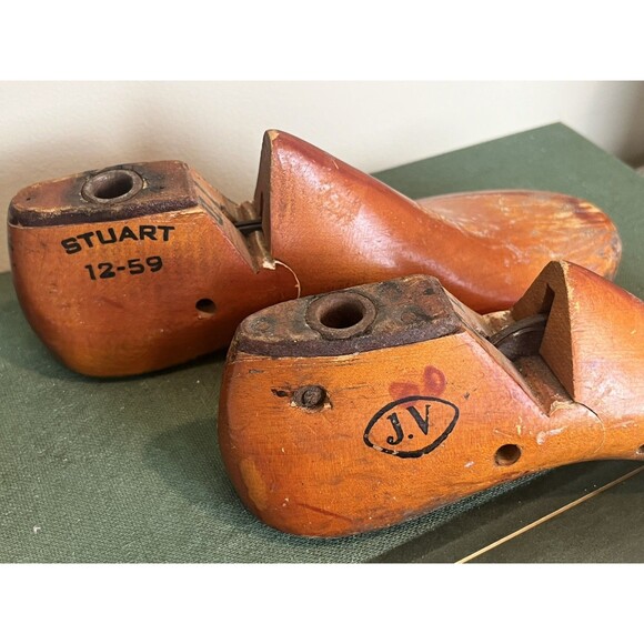 Vintage 1950’s Child Wood & Metal Shoe Forms Rustic Primitive Country Farmhouse - Picture 1 of 9